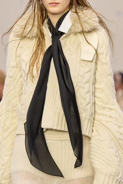 Look 150